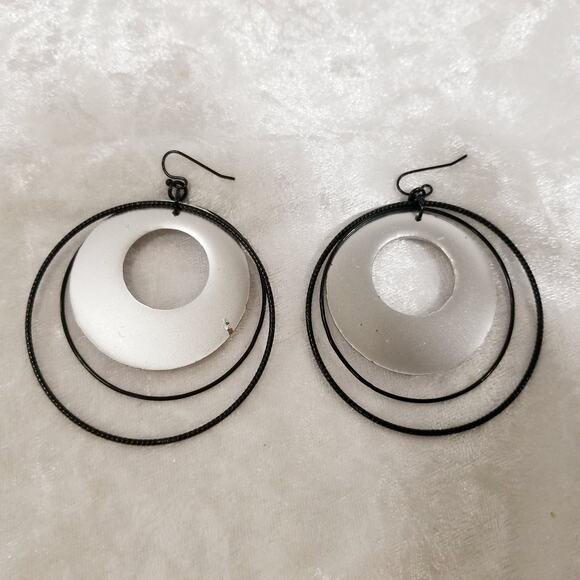 Black and sparkly 2 1/2'' dangle drop earrings 1.1729 - Picture 6 of 6